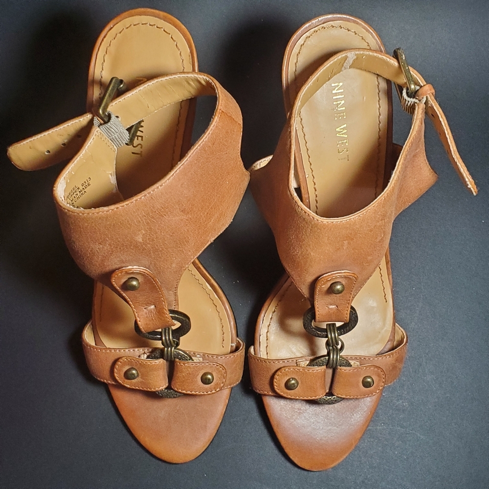 NINE WEST Snooks Tan T-Strap Leather Upper Heels Size 8.5 & 4" Heel. - Picture 5 of 13